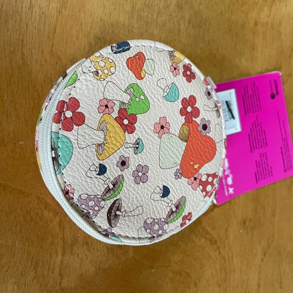 NWT Urban Outfitters x Miamica UO Daily Pill Case - Picture 7 of 8